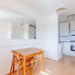 Cosy 1Bd Flat City Views And Easy Transport Links