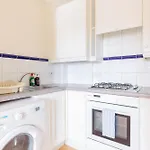 Cosy 1Bd Flat City Views And Easy Transport Links