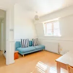 Cosy 1Bd Flat City Views And Easy Transport Links