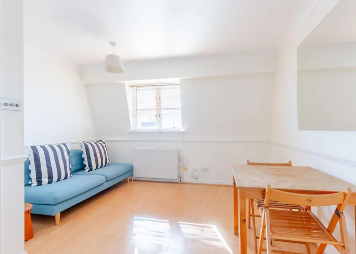 Cosy 1Bd Flat City Views And Easy Transport Links