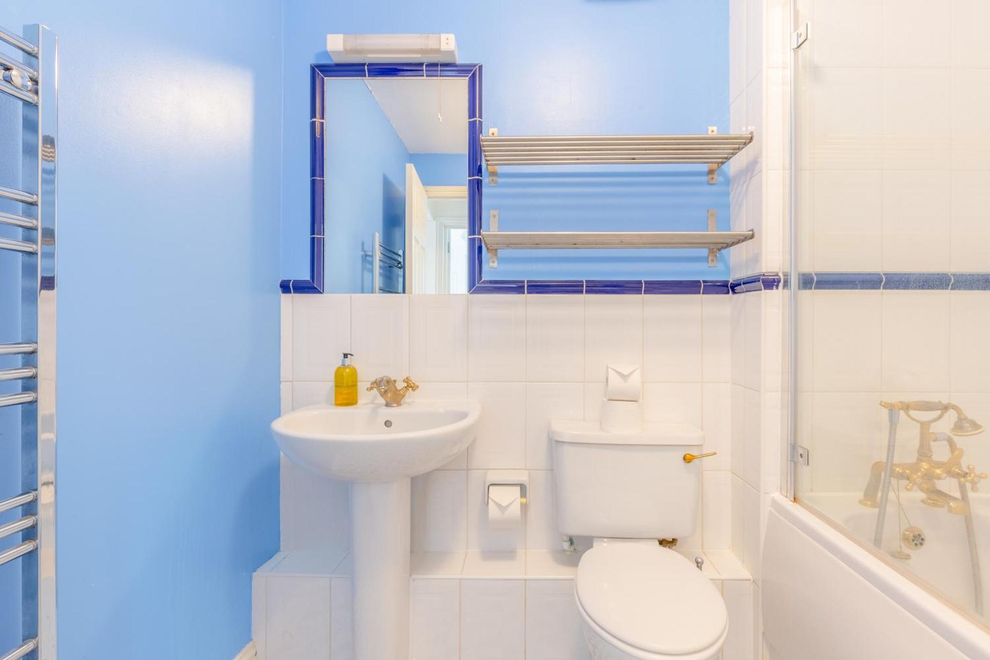 Cosy 1bd Flat Views And Easy Transport Links Appartamento