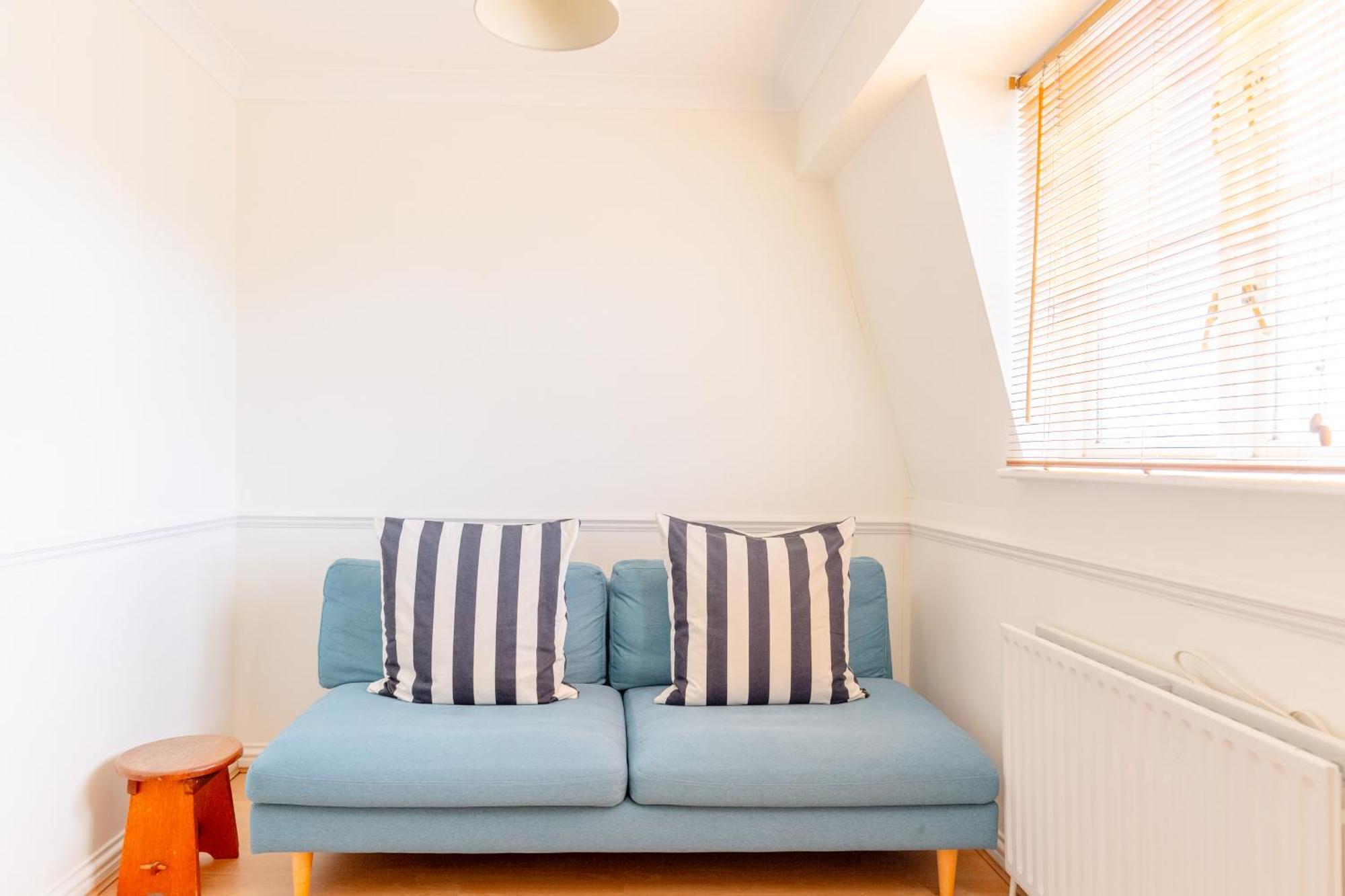 Appartamento Cosy 1bd Flat Views And Easy Transport Links Londra